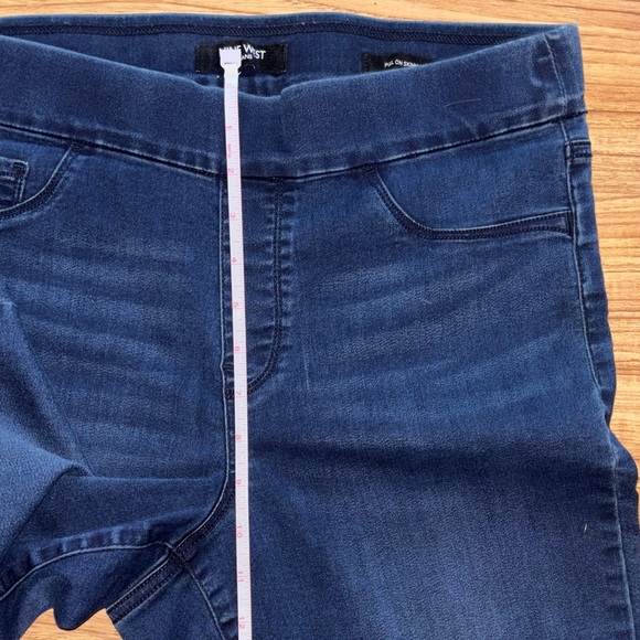 Nine West Pull On Skinny Jeans - Picture 7 of 7